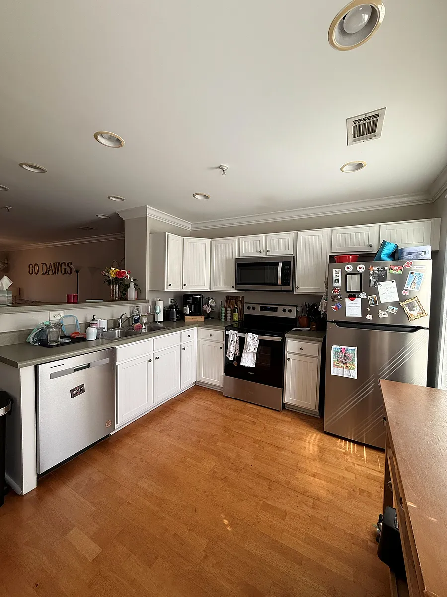 Building Photo - 1035 Barnett Shoals Rd #132