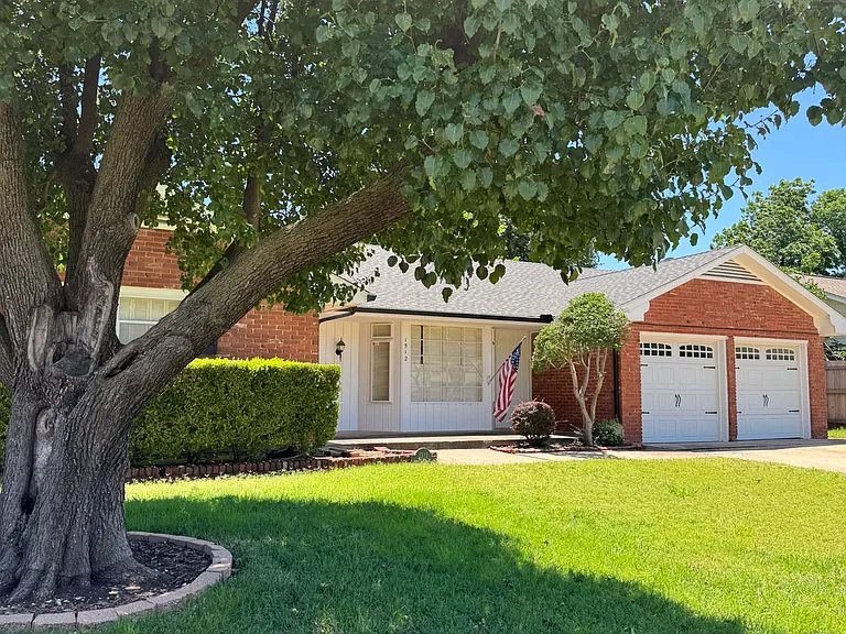 1512 Brighton Ave — Photo 1
