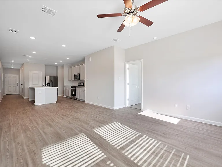 16632 Aurora St — Photo 5