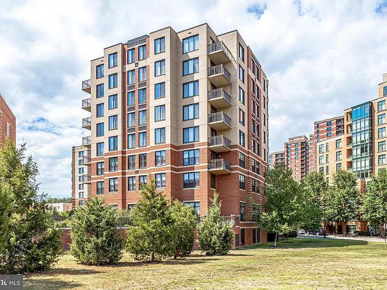 2220 Fairfax Dr #803 — Photo 37