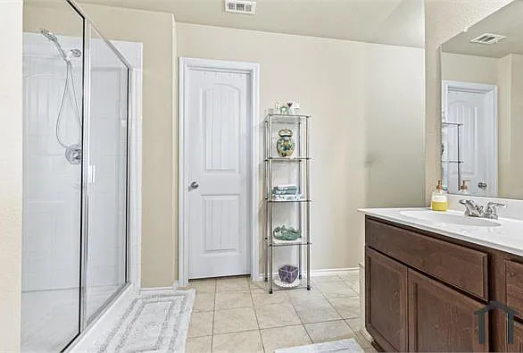 1404 Basswood Ln — Photo 16