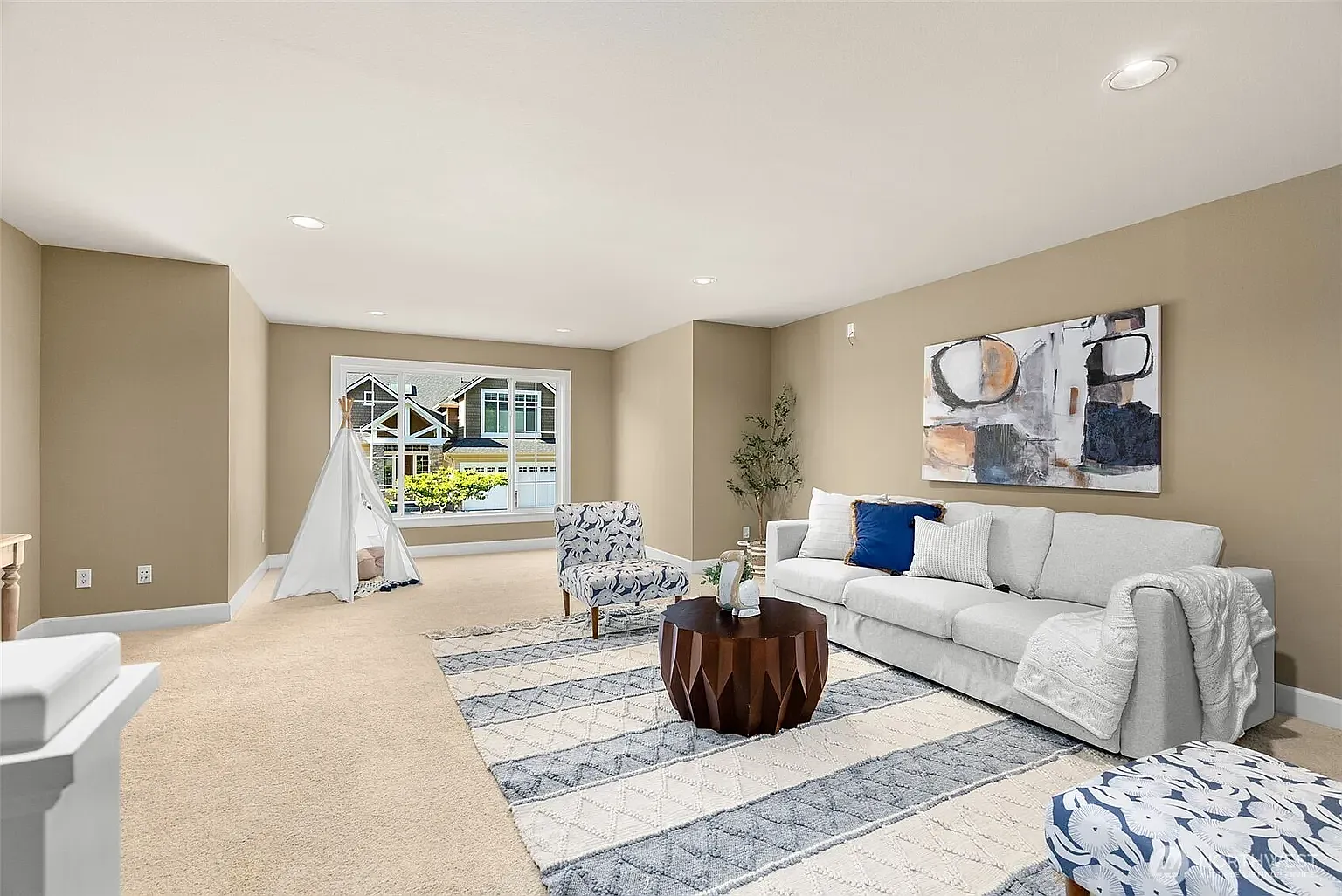 4 bed, 4056 sqft, $5,750 — Photo 4