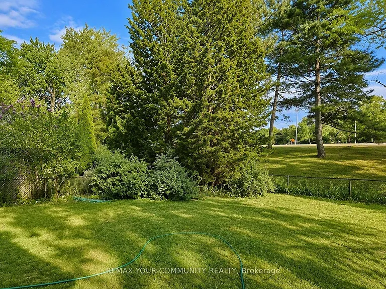98 Wigmore Dr — Photo 14