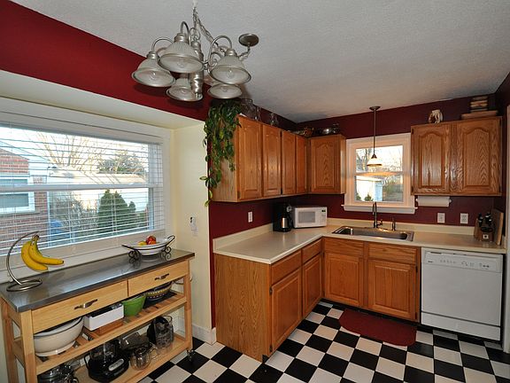 5th image of 899 Hartsough St