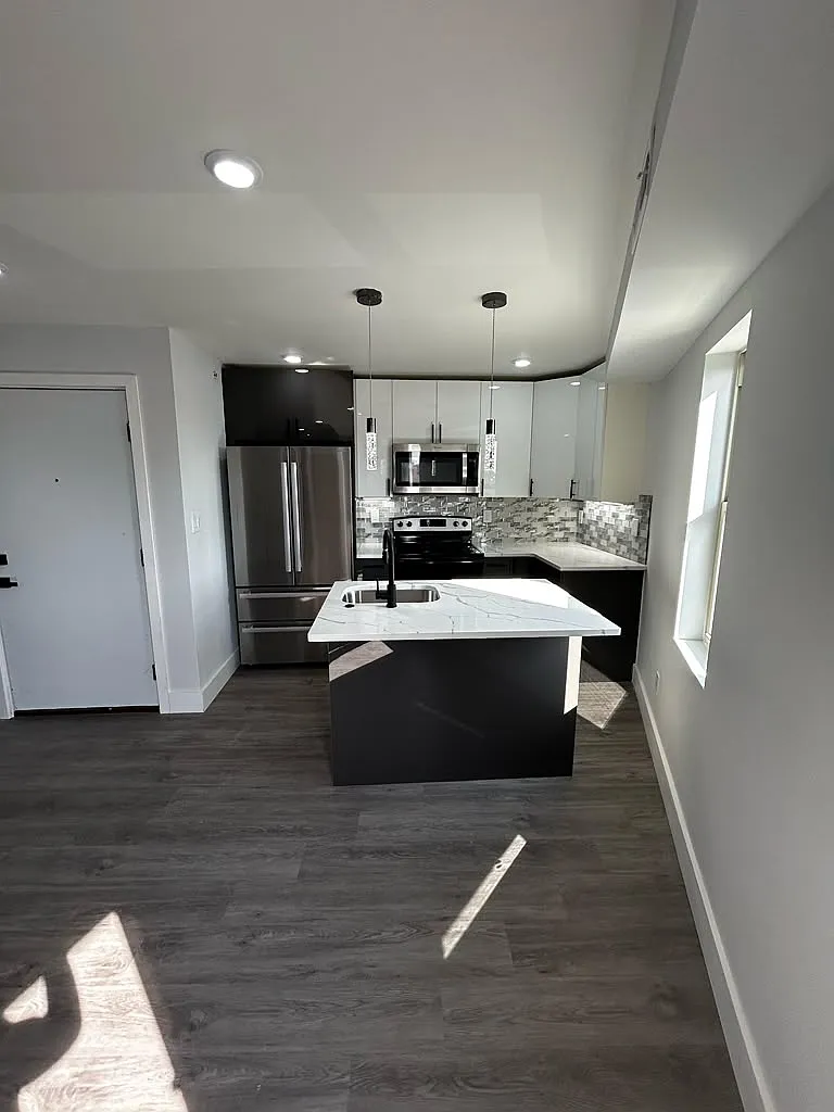 2 bed, 750 sqft, $2,000 — Photo 1