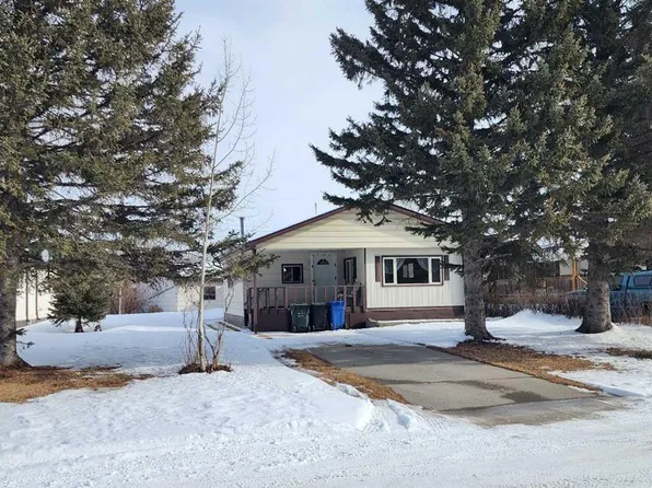 225 W 4th St NW, Sundre, AB T0M 1X0