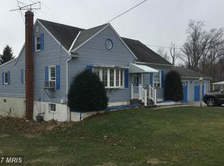 420 Fairview Dr, Hanover, PA 17331