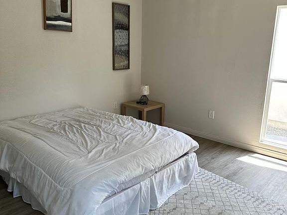 5th image of 10806 Sarah St #2