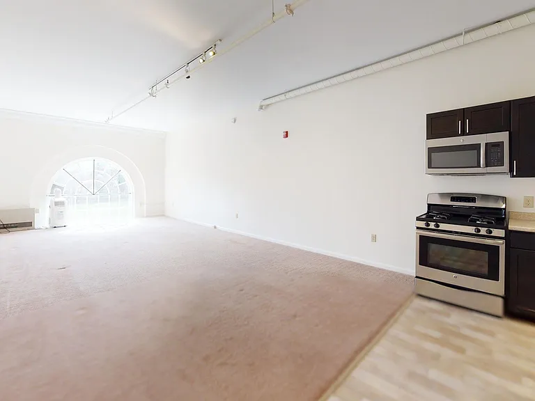 75 Bank St #211 — Photo 2