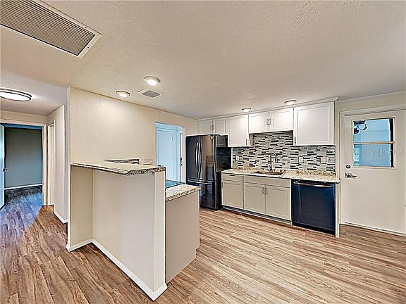 2nd image of 1749 Valencia Dr