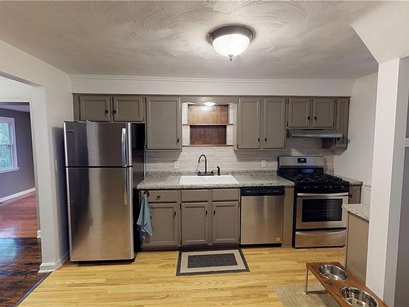 3rd image of 2219 Oran Dr