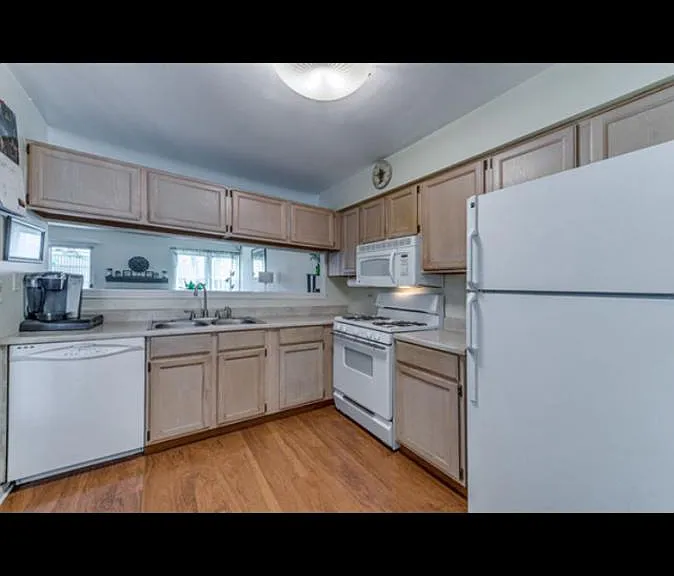 1339 Coldspring Rd — Photo 3