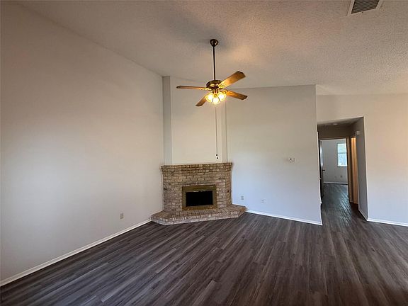 2nd image of 416 Greenlawn Blvd