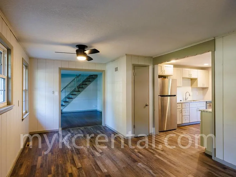 7915 W 59th Ter — Photo 8
