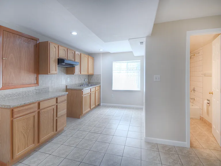 1325 Legend Oak Dr — Photo 10