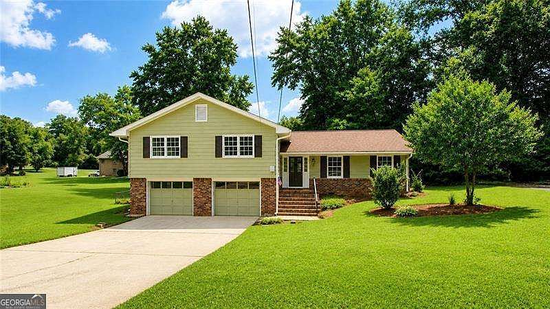 1st image of 703 Foxcroft Trl SE