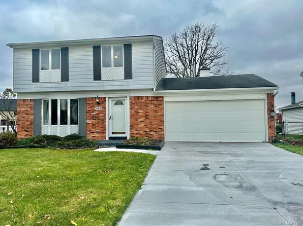 29438 Cambridge St, Flat Rock, MI 48134