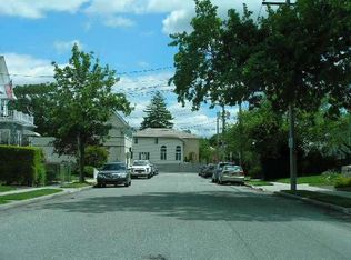 261 Randall Ave, Lawrence, NY 11559