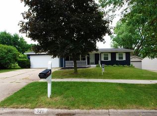 321 Hampden Dr NE, Cedar Rapids, IA 52402