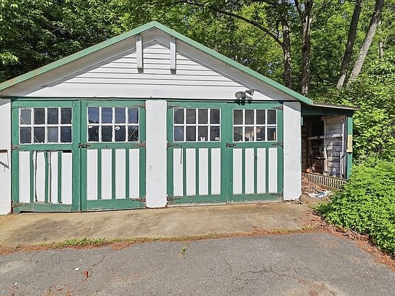 3rd image of 207 River St