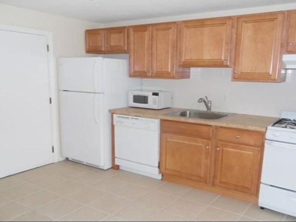 1st image of 426 Great Rd