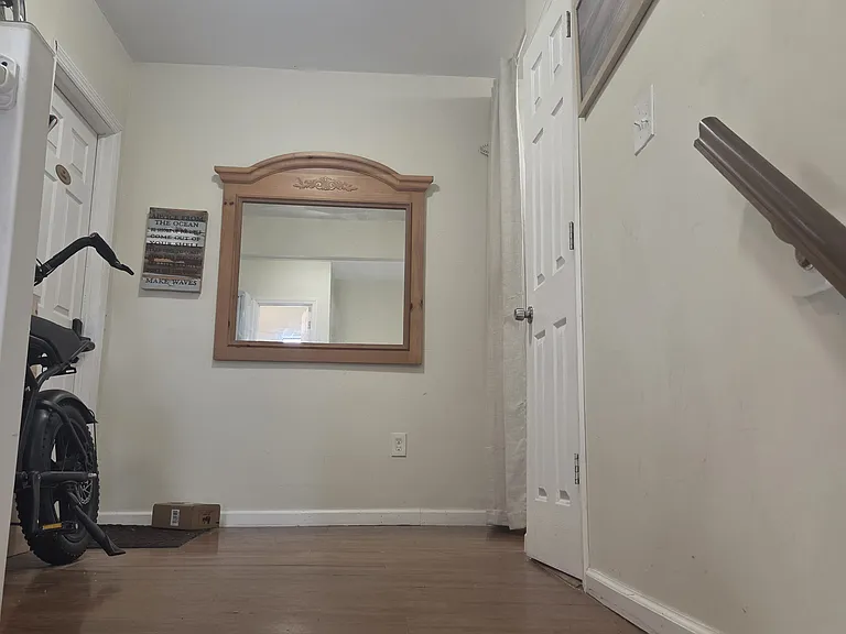 464 Roosevelt Ave #2C — Photo 3