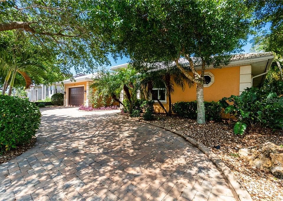 1st image of 352 Segovia Dr