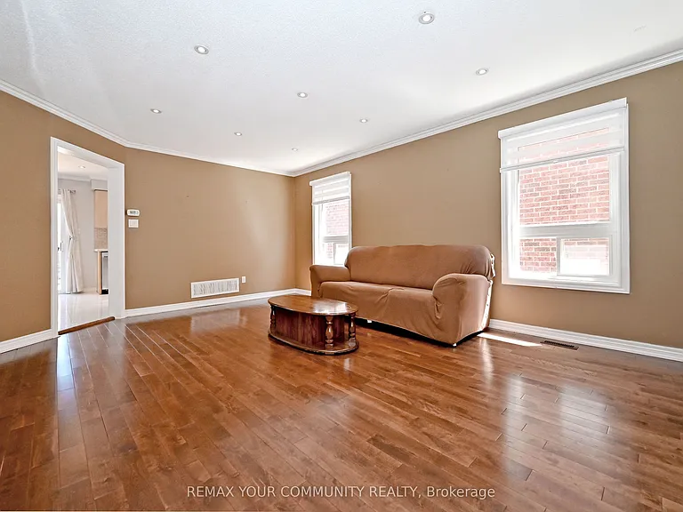 73 Laurendale Ave — Photo 5