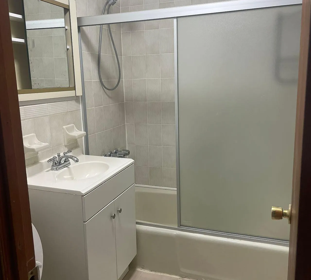 635 Vincent Ave — Photo 2