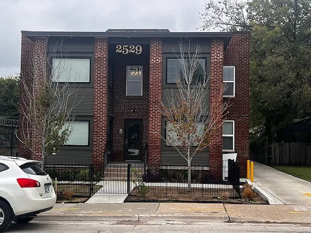 2529 E Admiral Pl #A — Photo 42