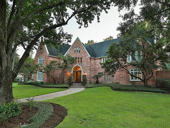 OVERSIZED CORNER LOT WITH GREENBELT BEHIND THE HOME