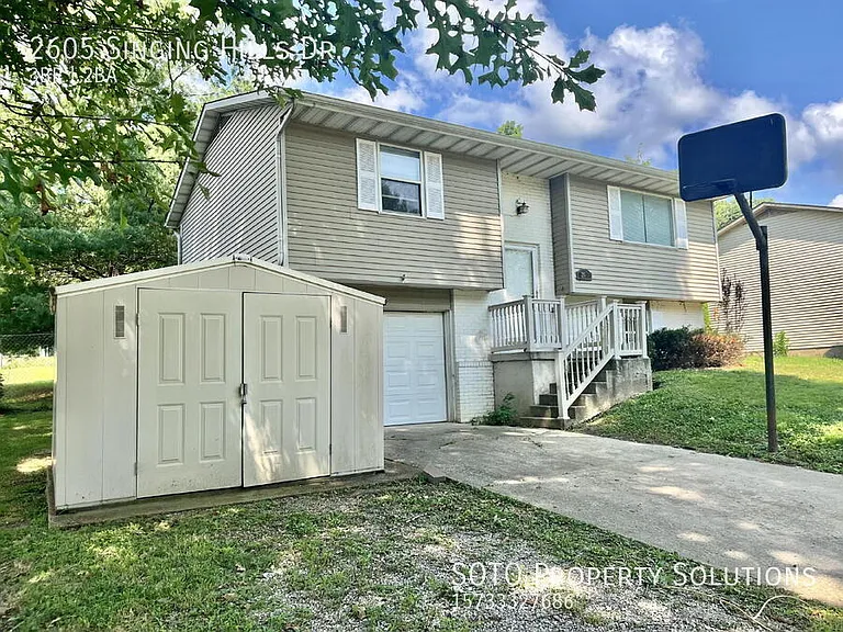 2605 Singing Hills Dr — Photo 1