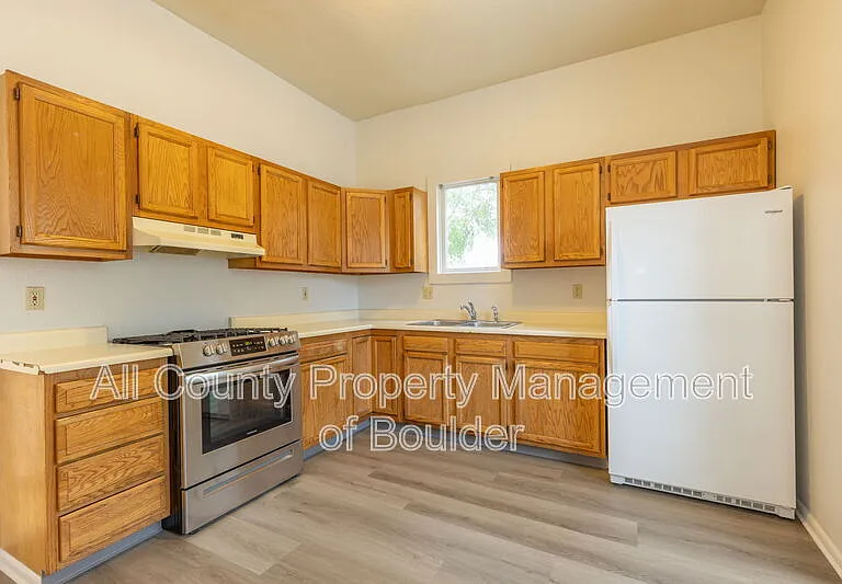 2245 Grove Cir — Photo 9