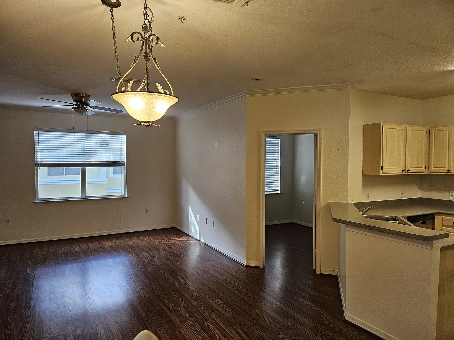 2 bed, 1280 sqft, $1,900 — Photo 4