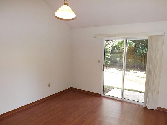 5th image of 362 Canterbury Cir NW