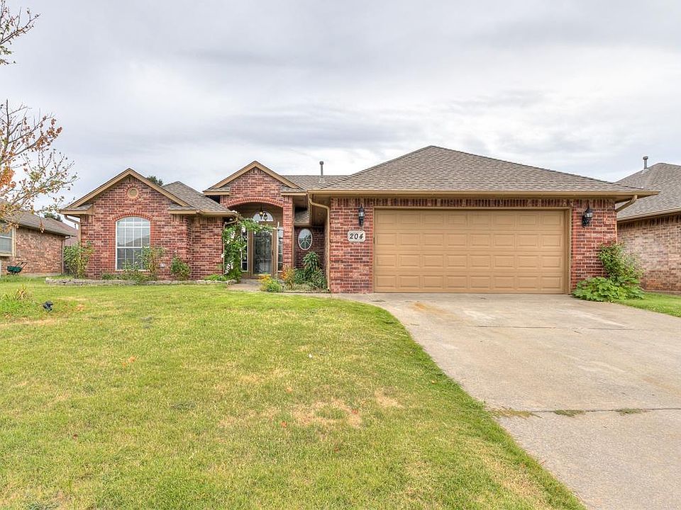1st image of 204 SW 132nd Pl