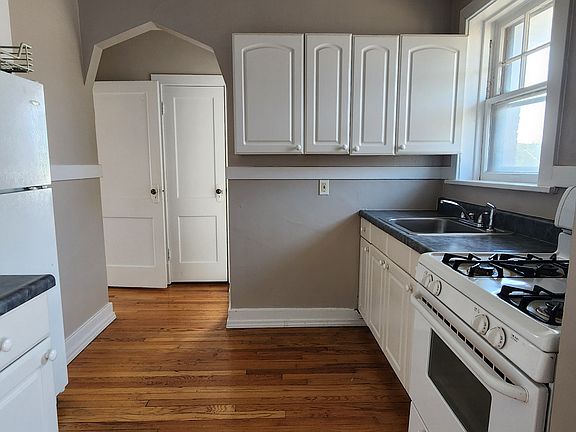 3rd image of 4918 Potomac St #C