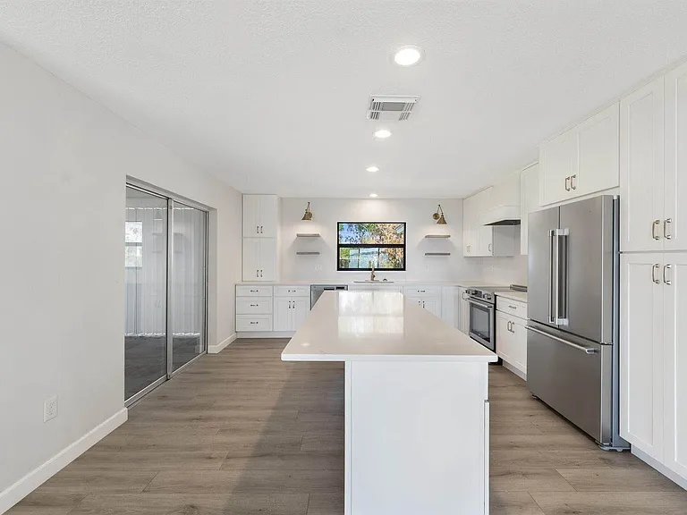 4003 S Indian River Dr — Photo 8