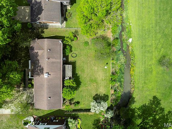 4th image of 302 Cathy Dr