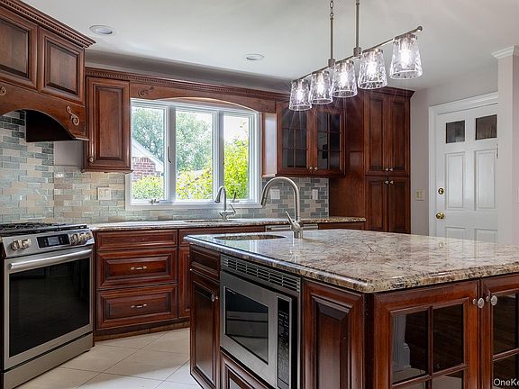 3rd image of 478 Carnation Avenue