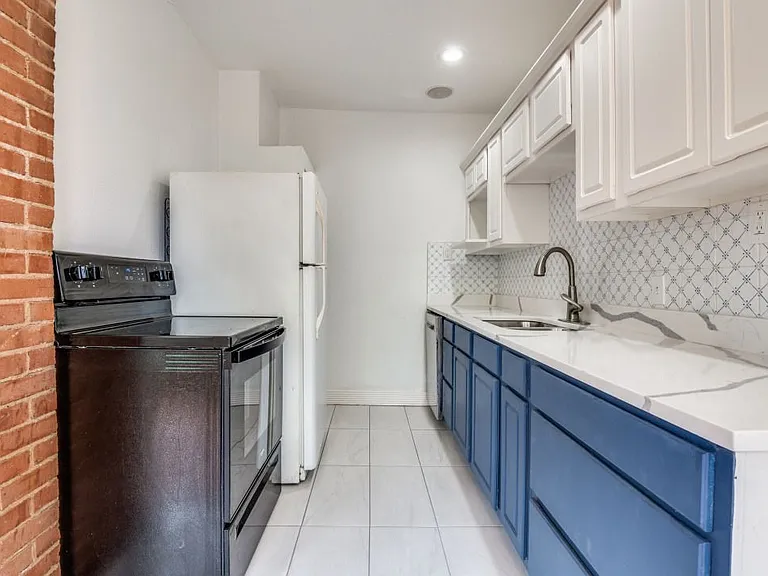 5211 Worth St — Photo 2