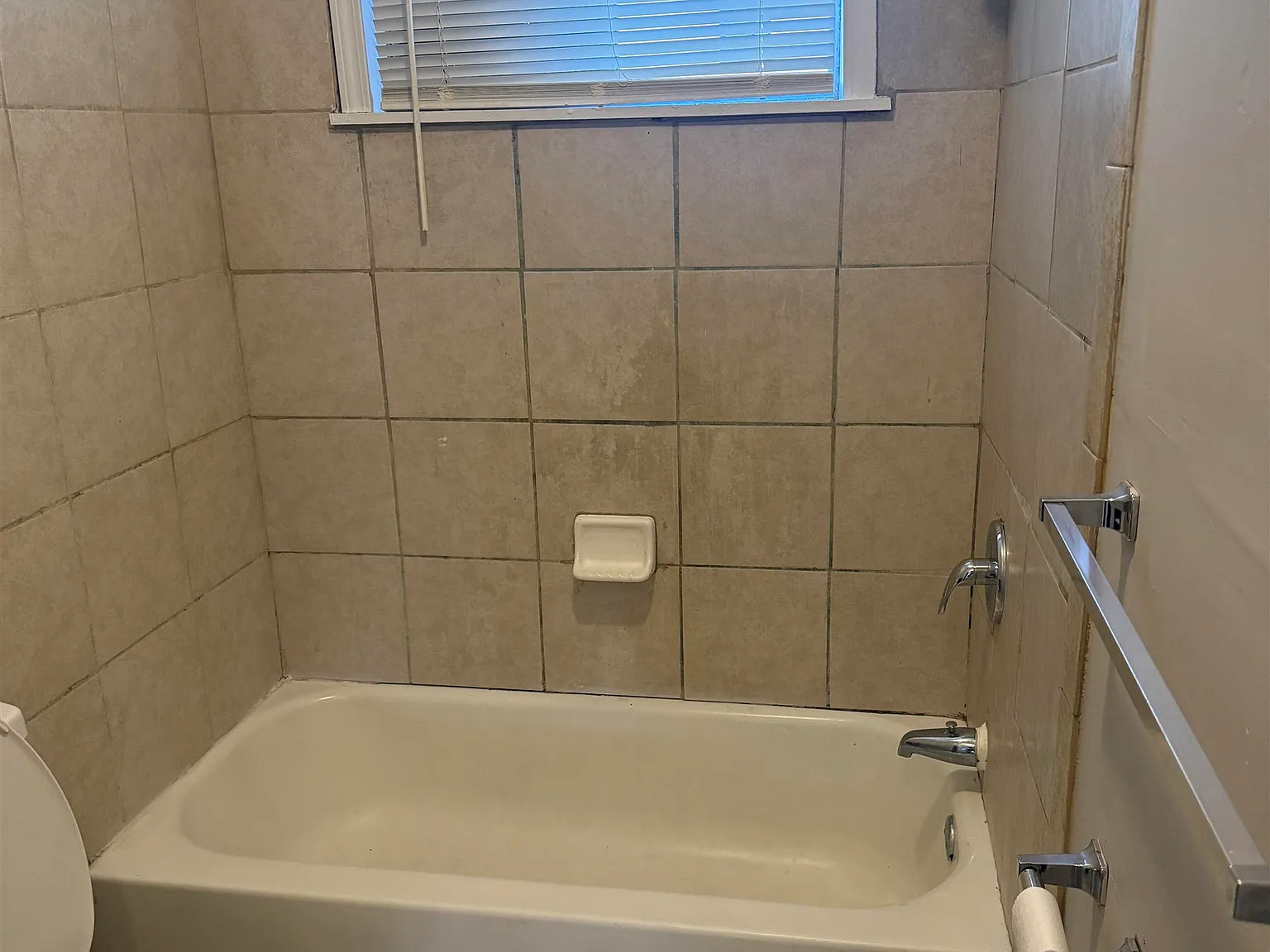 2 bed, 1.0 bath, 4324 sqft, $700 — Photo 4