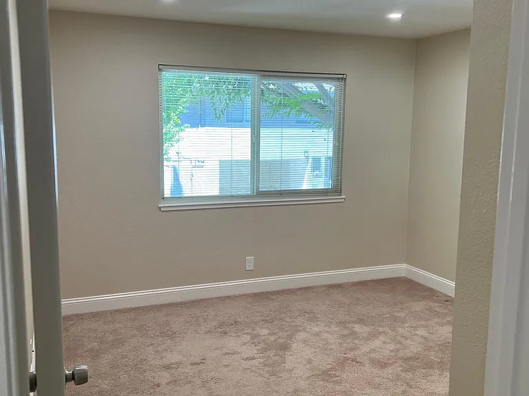 2252 Segundo Ct #4 — Photo 4