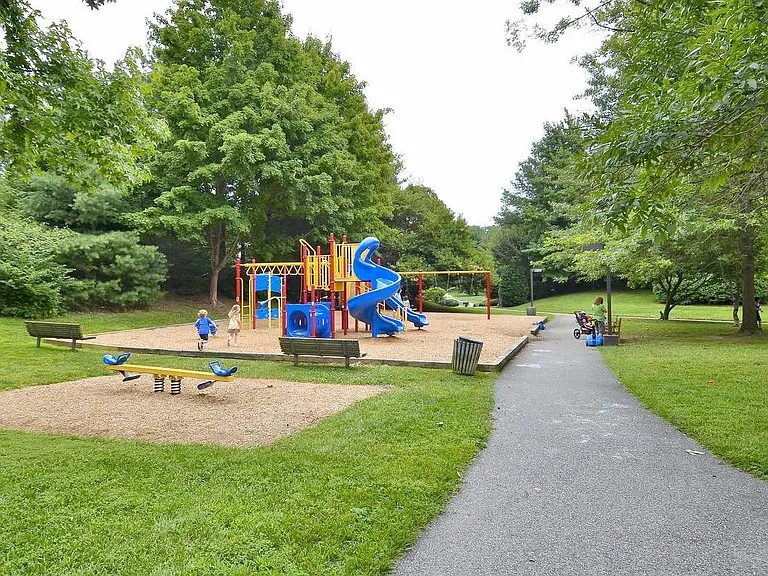 5705 Chapman Mill Dr #150 — Photo 22