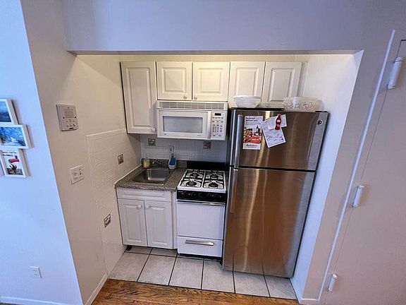 2nd image of 442 W 45th St APT 2W
