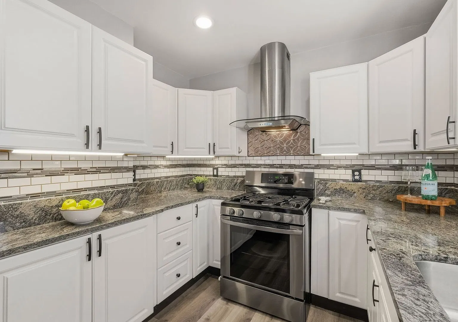 2 Bedroom 2.5 Bathroom Single Family Home (Lawrenceville) — Photo 3