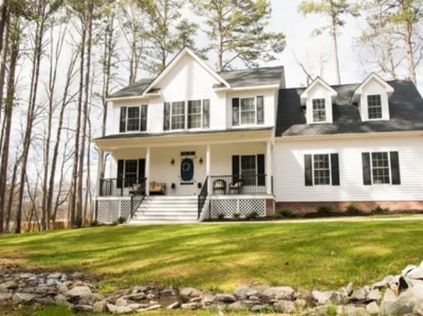 610 10th St, Blackstone, VA 23824