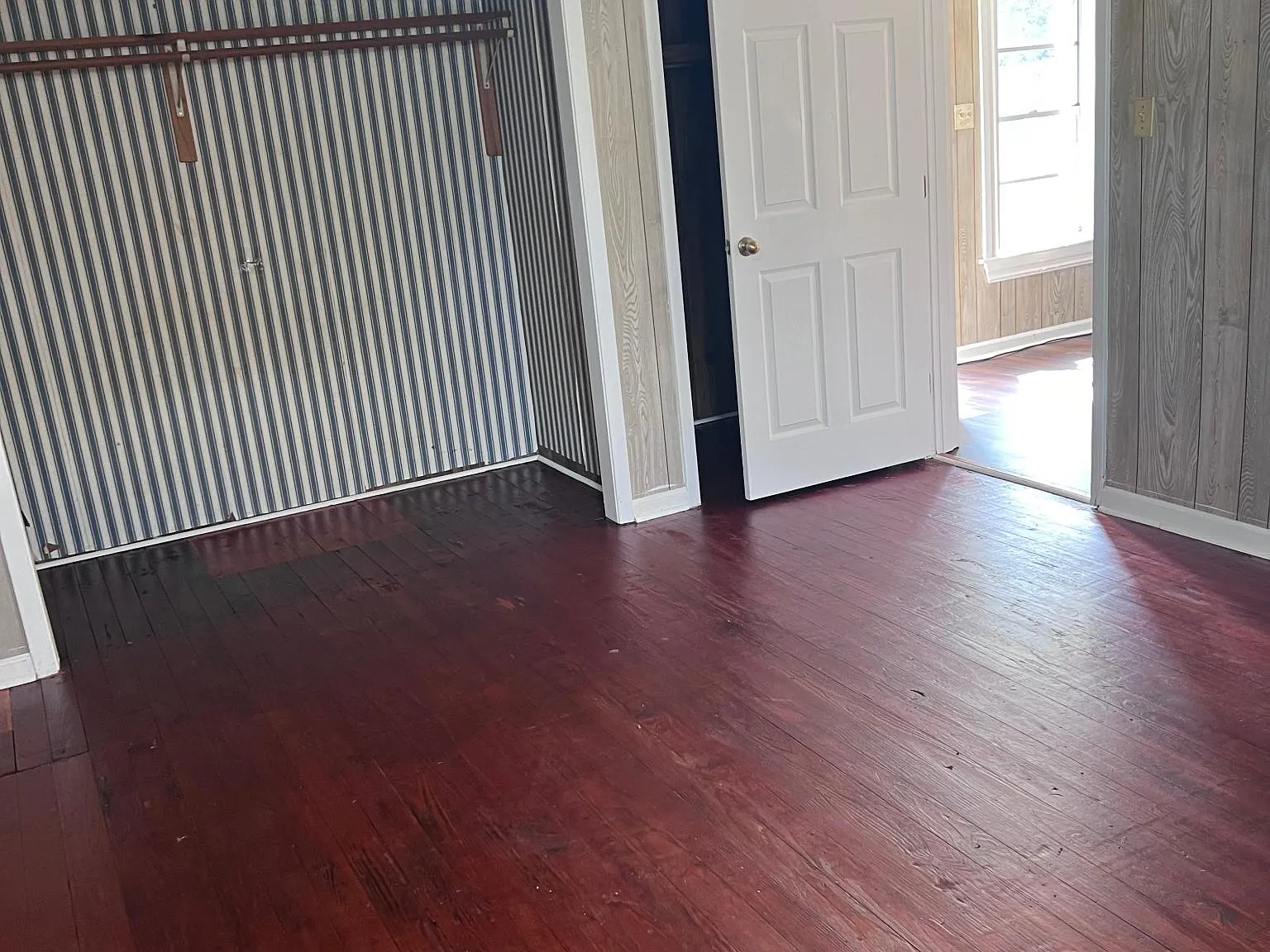 212 N Gin St — Photo 2