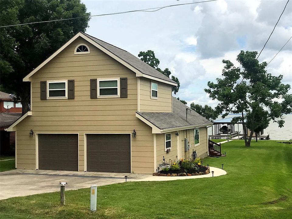 1st image of 131 Lakeview Shores Dr