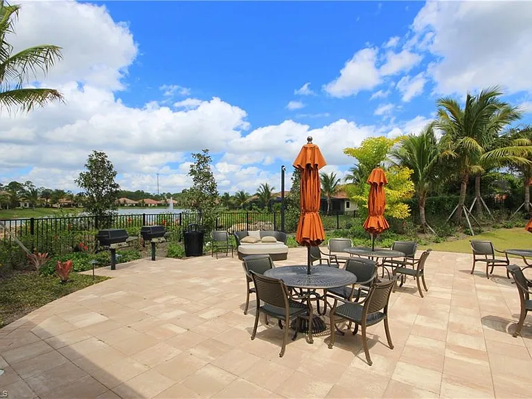 9142 Isla Bella Cir — Photo 42